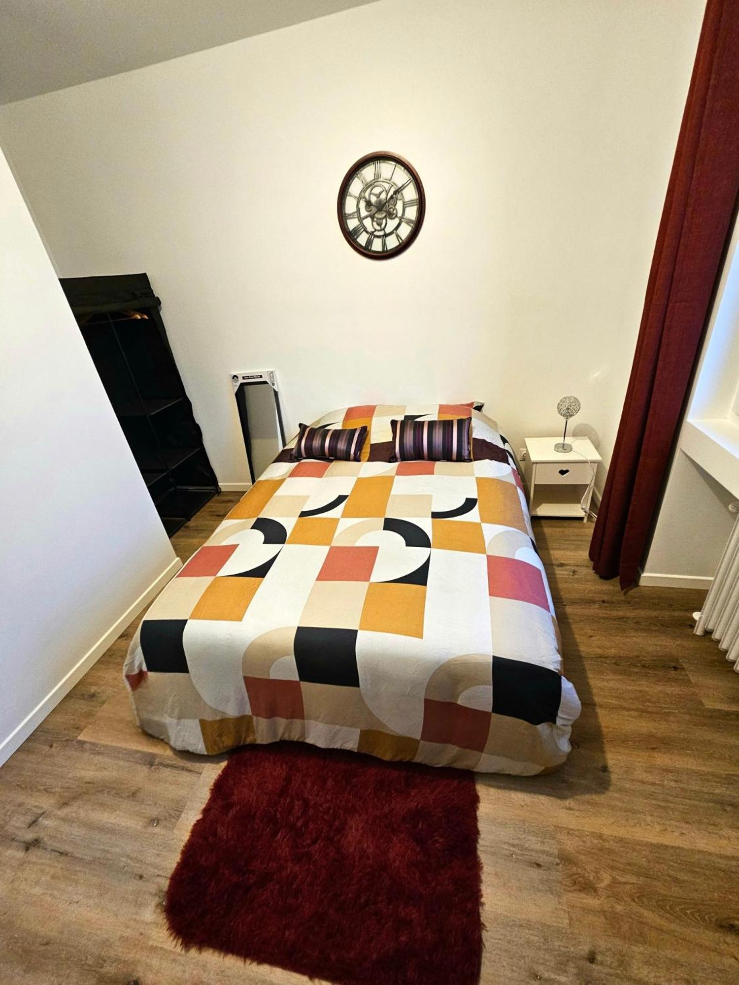 Maison Spacieuse Privatisee Ou A La Chambre - Places De Parking Saint-Michel  Exterior foto